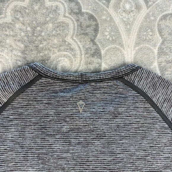 Girls Ivivva Long Sleeve - Picture 3 of 4